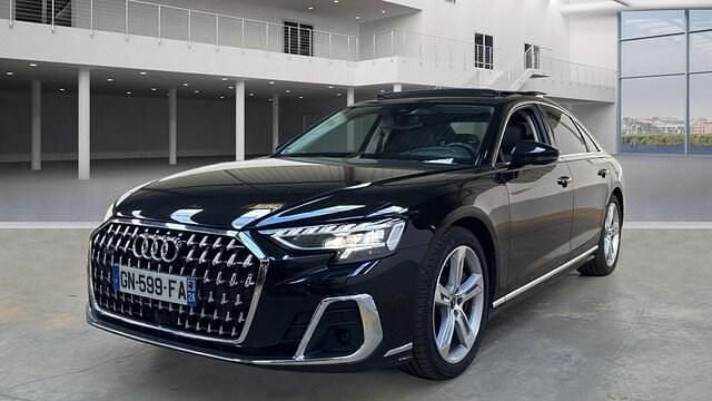 Noir mythe métallisé Utilisé 2022 Audi A8 Premium Berline | 68 990 € (Prix juste) - Image 1/4