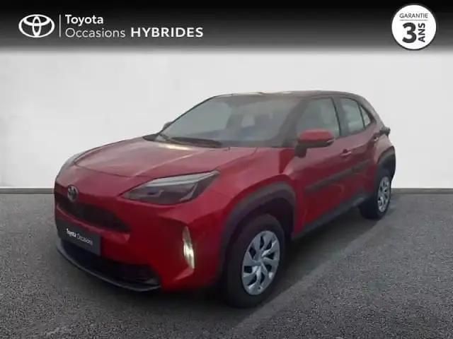 Rouge intense (m) Occasion 2024 Toyota Yaris Hybrid SUV | 24 480 € (Prix juste) - Image 1/4