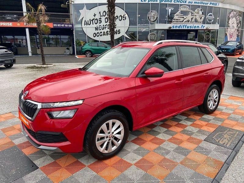 Rouge velvet Utilisé 2024 Skoda Kamiq Ambition SUV | 23 750 € (Prix assez cher) - Image 1/4