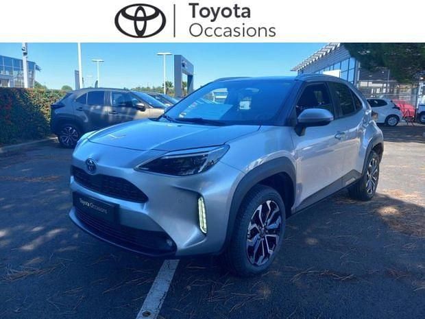 Gris Utilisé 2022 Toyota Yaris Hybrid Design | 21 480 € (Prix juste) - Image 1/4