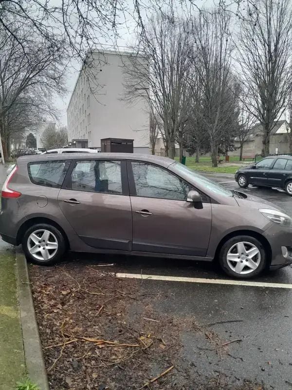 Utilisé 2013 Renault Grand Scénic III Expression Monospace | 4 000 € - Image 1/4