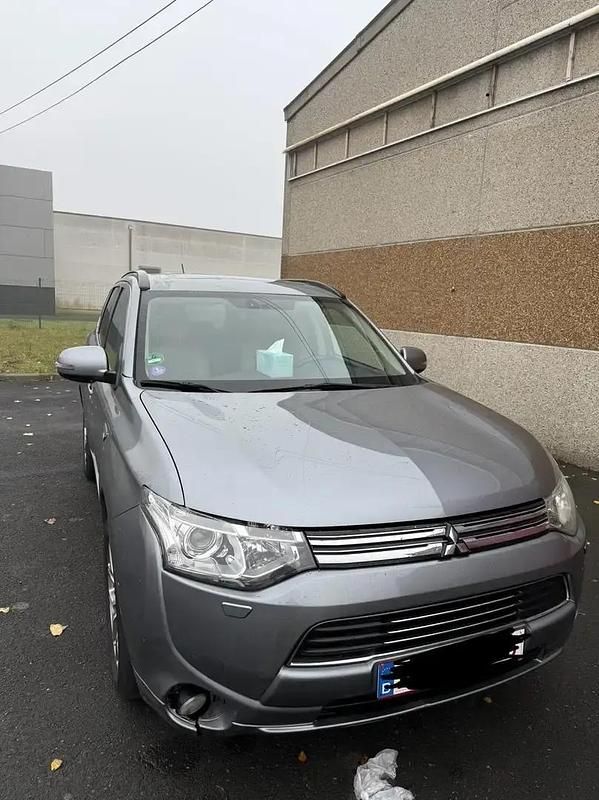 Occasion 2014 Mitsubishi Outlander P-HEV Instyle SUV | 8 700 € (Prix juste) - Image 1/4