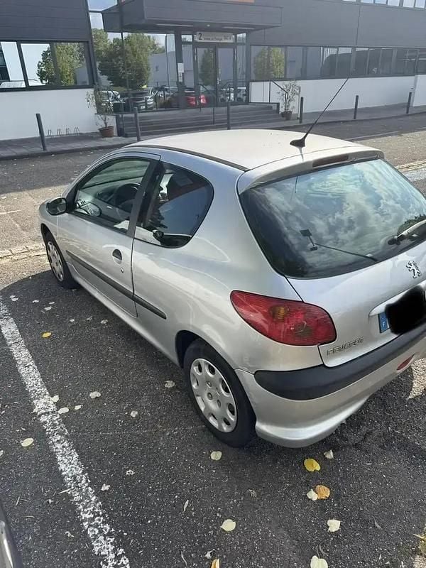 Image 2/4
