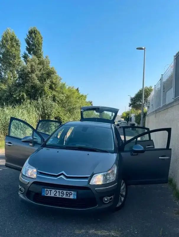 Utilisé 2009 Citroën C4 Exclusive Berline | 3 700 € - Image 1/4