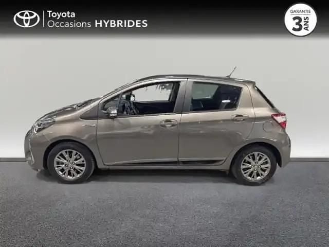 Occasion Toyota Yaris Hybrid 100 ch (73 kW) 2019 Gris dune Berline