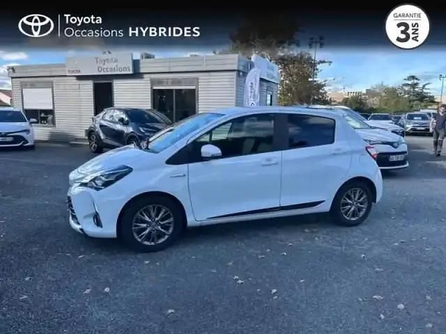 Blanc nacré Utilisé 2019 Toyota Yaris Hybrid Berline | 14 490 € (Prix juste) - Image 1/4