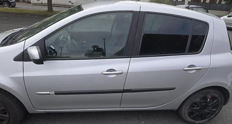 Utilisé 2011 Renault Clio III Berline | 3 300 € (Bon prix) - Image 1/4