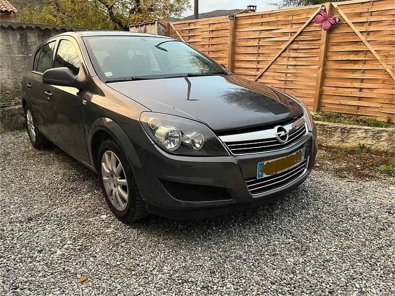 Utilisé 2010 Opel Astra Enjoy Berline | 3 000 € - Image 1/4