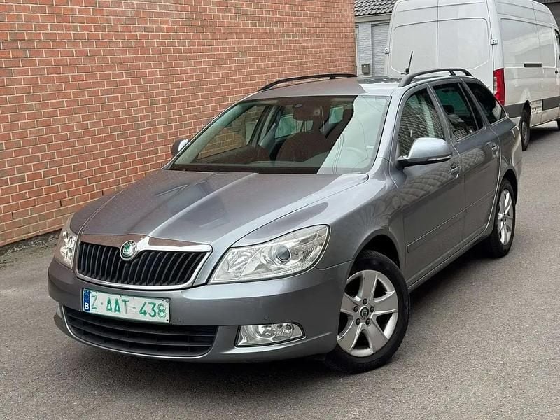Gris Utilisé 2013 Skoda Octavia Break | 4 990 € - Image 1/4