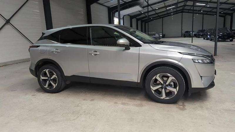 Gris Utilisé 2024 Nissan Qashqai N-Connecta SUV | 26 500 € (Bon prix) - Image 1/4