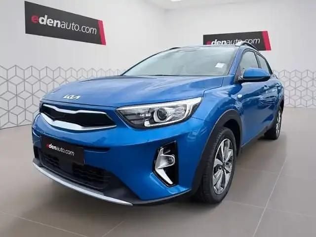 Sporty blue Occasion 2023 Kia Stonic SUV | 16 200 € (Bon prix) - Image 1/4