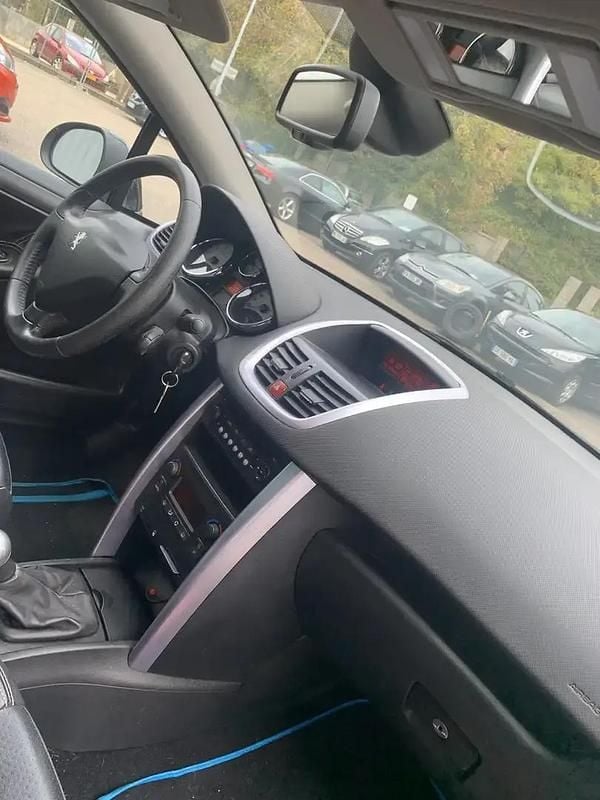 Noir Utilisé 2007 Peugeot 207 CC Cabriolet | 2 500 € (Bon prix) - Image 1/4