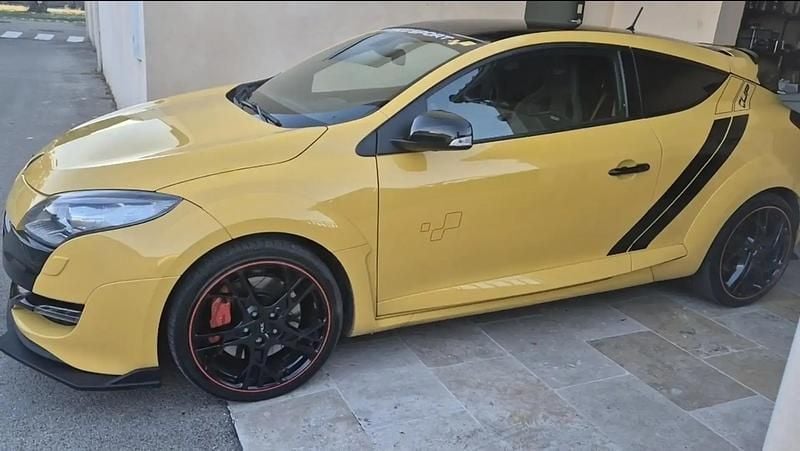 Jaune Occasion 2011 Renault Mégane III R.S. Coupé | 20 500 € (Prix juste) - Image 1/4
