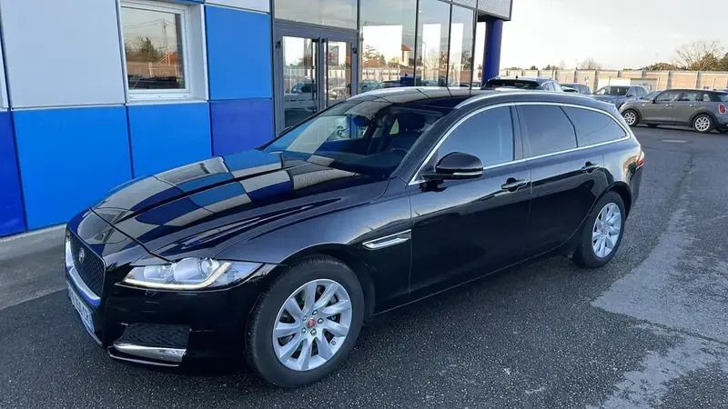 Noir Utilisé 2017 Jaguar XF Business Edition Berline | 21 990 € (Prix cher) - Image 1/4