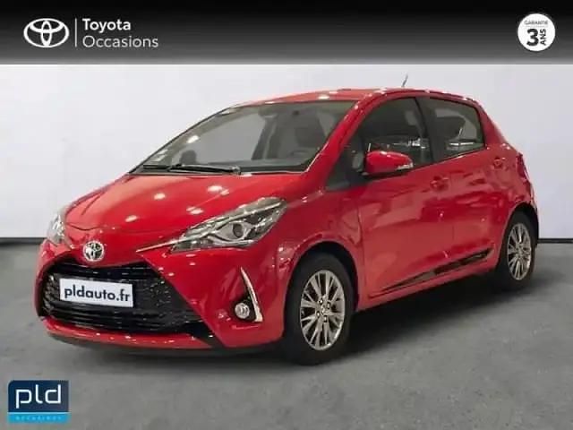 Rouge chilien Occasion 2019 Toyota Yaris Hybrid Berline | 14 990 € (Bon prix) - Image 1/4