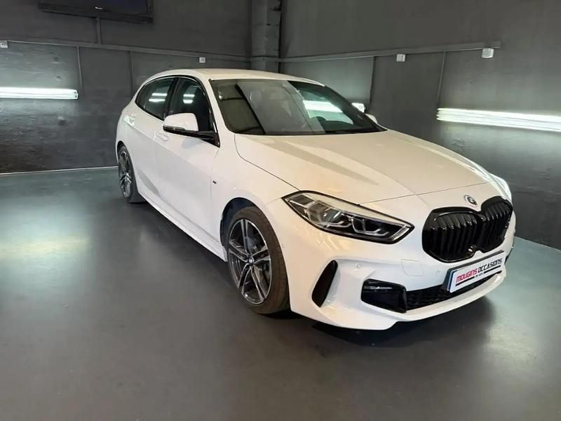 Blanc Utilisé 2023 BMW 118 Sport Line Citadine | 28 900 € (Prix juste) - Image 1/4