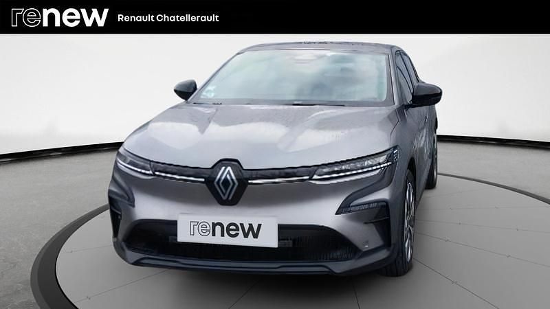Gris Utilisé 2023 Renault Mégane Evolution Berline | 19 990 € (Super prix) - Image 1/4