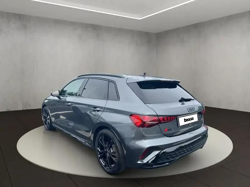 Image 2/4