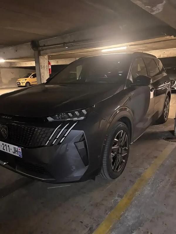 Utilisé 2024 Peugeot 5008 GT Monospace | 35 900 € (Prix cher) - Image 1/4