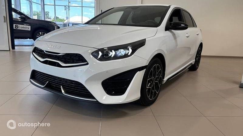 Blanc Nouvelle 2025 Kia Ceed GT GT-Line Berline | 29 999 € (Prix juste) - Image 1/4