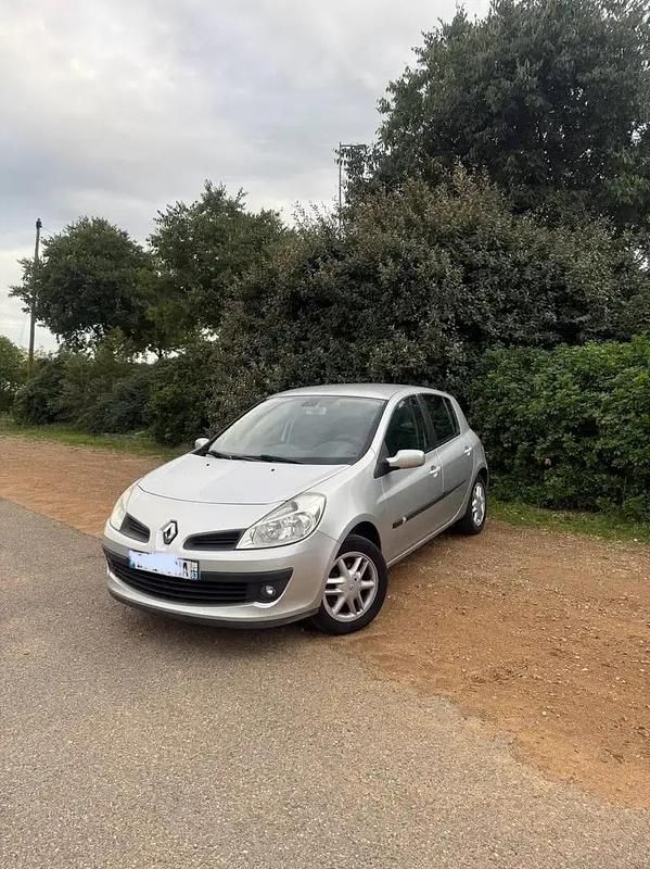 Gris Utilisé 2007 Renault Clio II Authentique Berline | 3 500 € (Bon prix) - Image 1/4