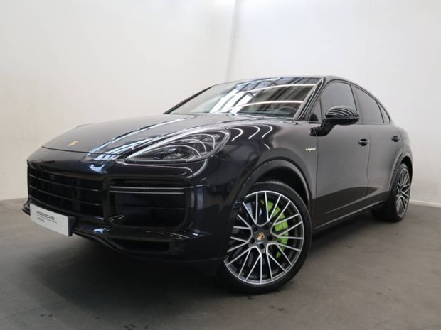 Noir Utilisé 2021 Porsche Cayenne Turbo S SUV | 122 800 € (Prix juste) - Image 1/4