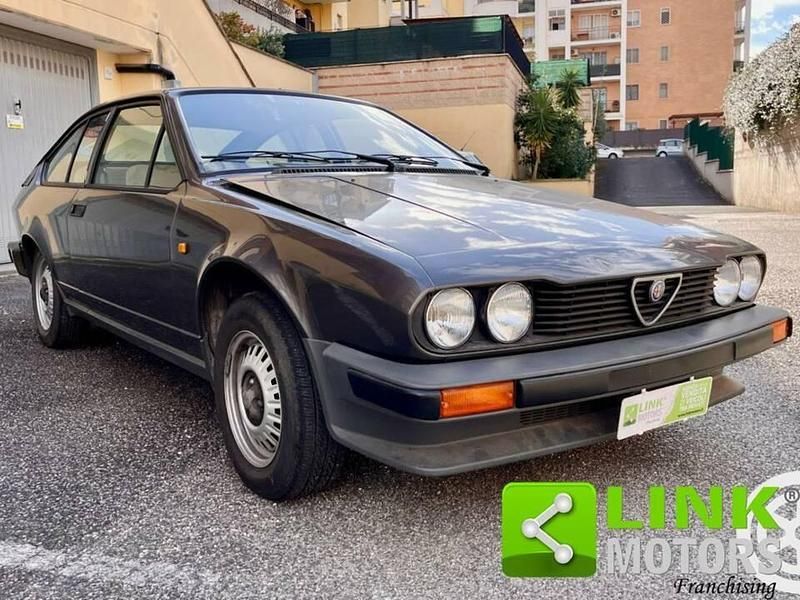 Gris Utilisé 1981 Alfa Romeo GTV Coupé | 18 900 € - Image 1/4