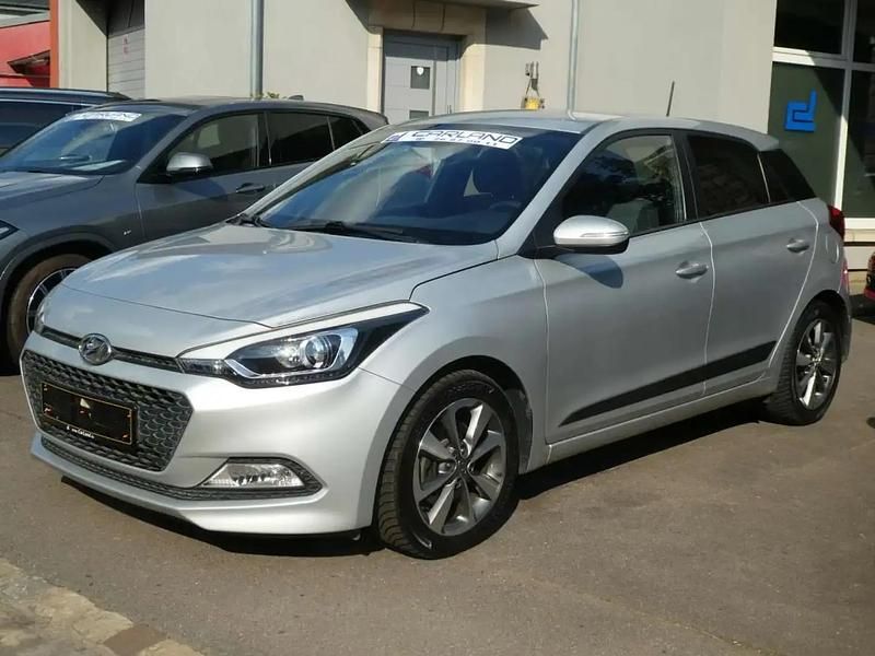 Gris Utilisé 2017 Hyundai i20 Berline | 13 850 € (Prix cher) - Image 1/4