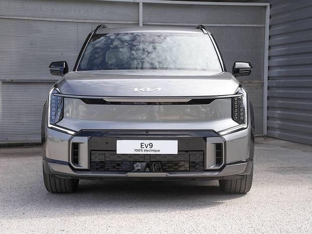 Utilisé 2023 Kia EV9 GT-Line SUV | 66 990 € (Prix juste) - Image 1/4