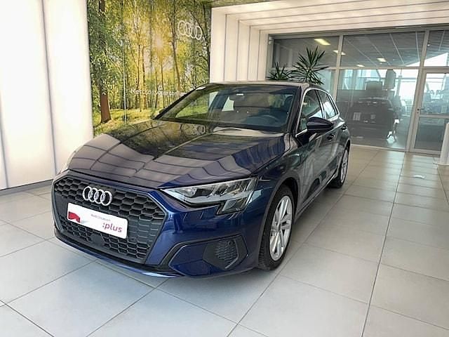 Bleu navarre métallisé Utilisé 2024 Audi A3 Design | 28 990 € - Image 1/4