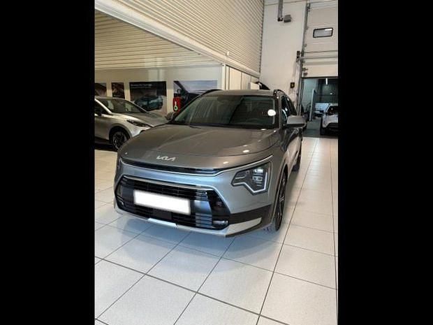 Gris Utilisé 2025 Kia Niro Premium SUV | 32 990 € (Prix assez cher) - Image 1/4