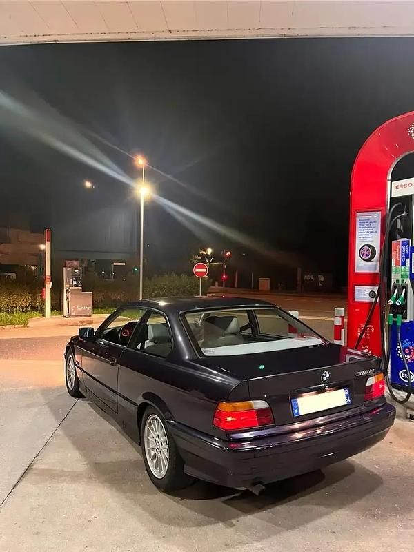 Occasion BMW 318 Sport Line 141 ch (103 kW) 1994 Mauve Coupé