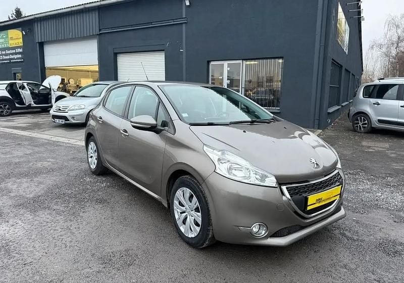 Beige Occasion 2013 Peugeot 208 Citadine | 7 490 € - Image 1/4