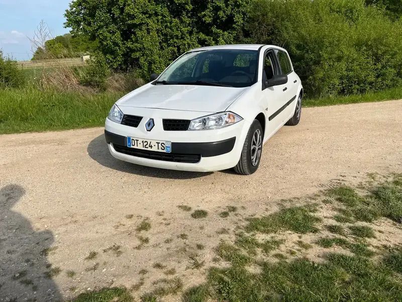 Blanc Utilisé 2004 Renault Mégane II Authentique Berline | 2 000 € - Image 1/4