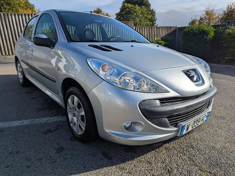 Utilisé 2011 Peugeot 206+ Active Citadine | 6 980 € (Prix juste) - Image 1/4