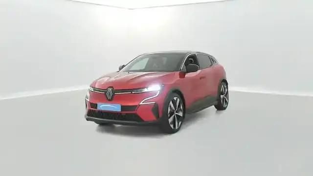 Rouge Occasion 2022 Renault Mégane Techno Berline | 24 490 € (Prix juste) - Image 1/4