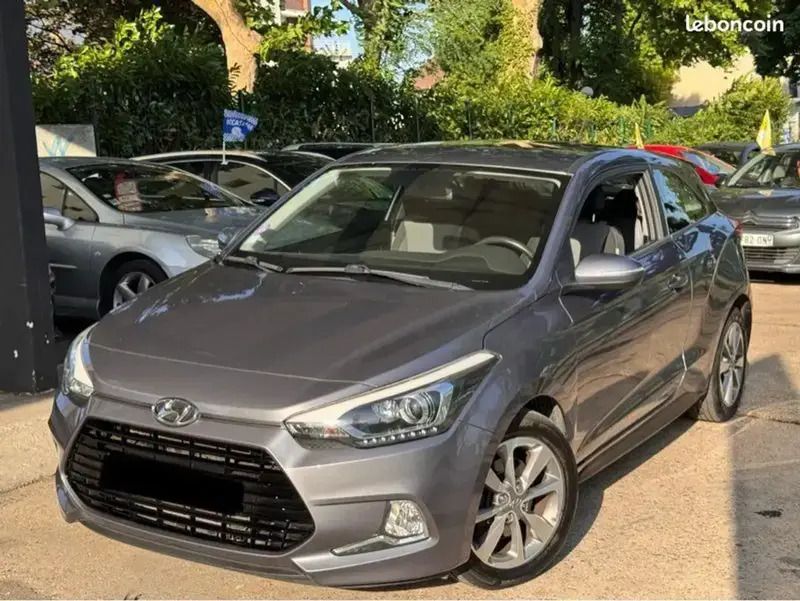 Gris Utilisé 2017 Hyundai i20 Berline | 6 990 € (Super prix) - Image 1/4