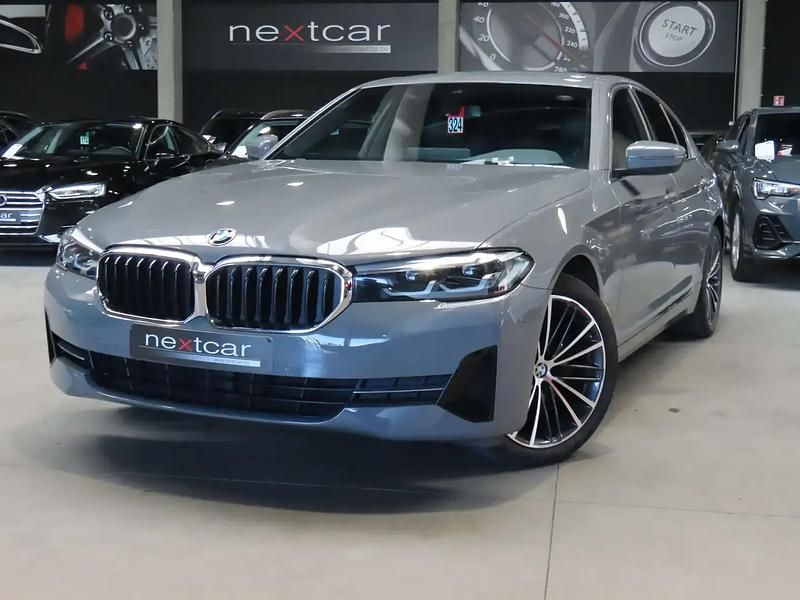 Gris Utilisé 2022 BMW 518 Sport Line Berline | 29 990 € (Prix juste) - Image 1/4