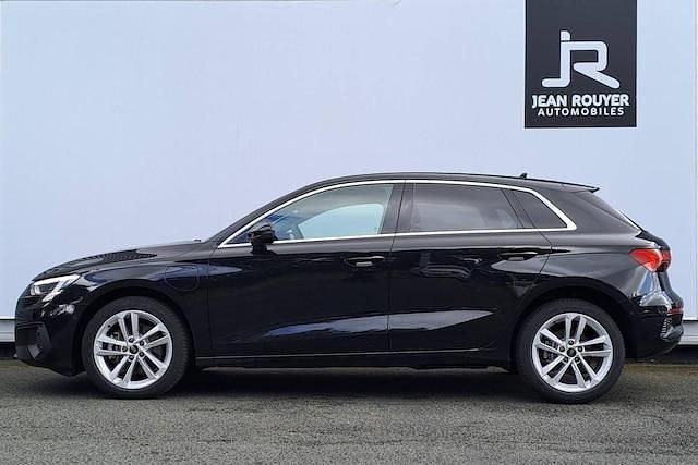 Occasion Audi A3 Sportback e-tron Business 150 ch (110 kW) 2024 Noir mythe métallisé Citadine