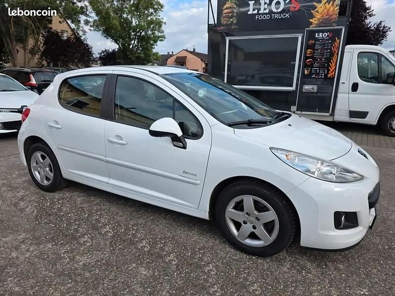 Blanc Utilisé 2012 Peugeot 207 Forever Citadine | 5 490 € (Prix juste) - Image 1/4
