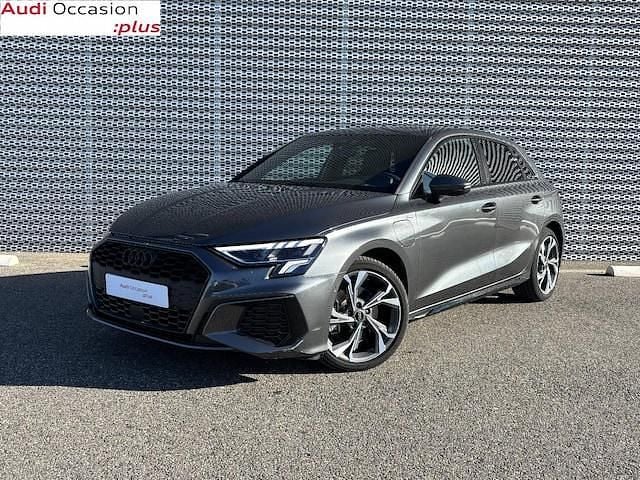 Gris daytona nacré Utilisé 2024 Audi A3 Sportback e-tron S-Line Citadine | 36 990 € (Prix juste) - Image 1/4