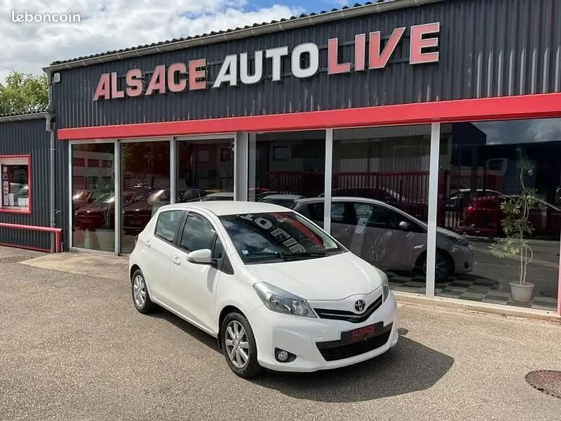 Blanc Utilisé 2012 Toyota Yaris Citadine | 6 490 € - Image 1/4