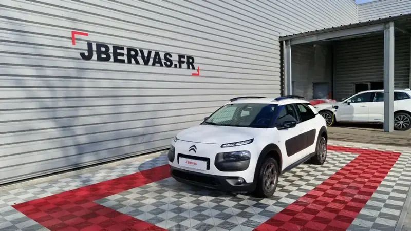 Blanc Utilisé 2017 Citroën C4 Cactus Business Class Citadine | 7 990 € - Image 1/4