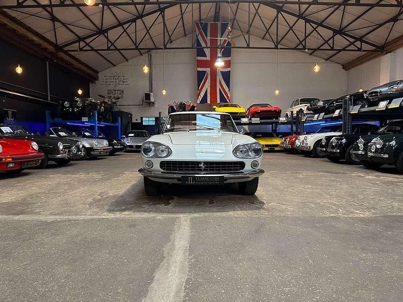 Occasion Ferrari 330 300 ch (220 kW) 1964 Blanc Coupé