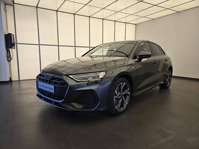 Gris daytona nacré Utilisé 2026 Audi A3 Sportback e-tron S-Line Citadine | 49 990 € - Image 1/4