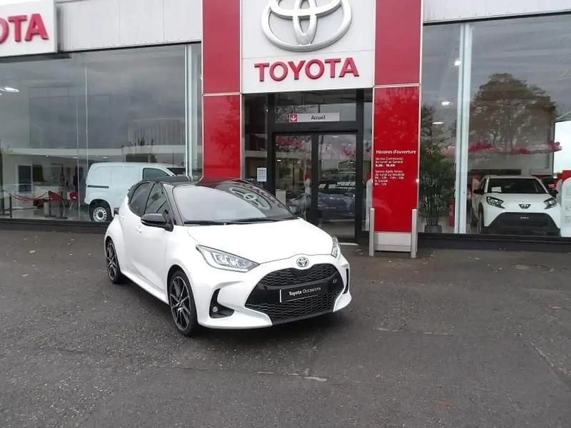 Noir Utilisé 2022 Toyota Yaris Hybrid Sport Berline | 20 990 € (Prix assez cher) - Image 1/4