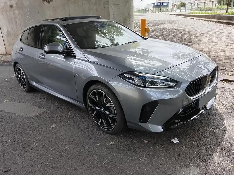 Gris Occasion 2024 BMW 120 M Sport Citadine | 35 900 € (Prix juste) - Image 1/4