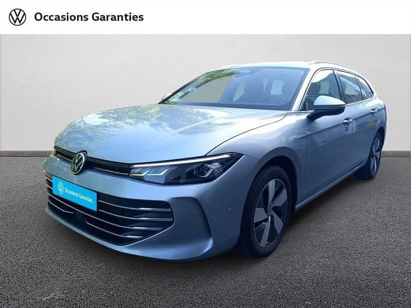 Utilisé 2024 VW Passat Life Berline | 31 989 € (Prix juste) - Image 1/4