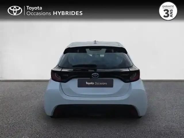 Occasion Toyota Yaris Hybrid Business Edition 116 ch (85 kW) 2022 Blanc lunaire (n) Berline