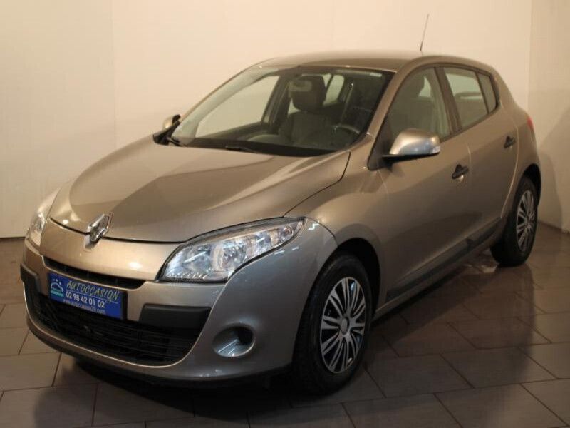 Bronze Utilisé 2010 Renault Mégane III Berline | 8 290 € (Prix juste) - Image 1/4